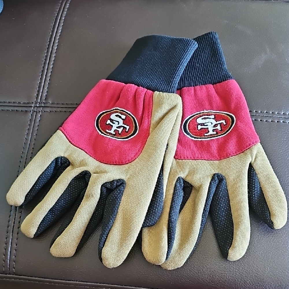San Francisco 49ers Red and Tan Gloves